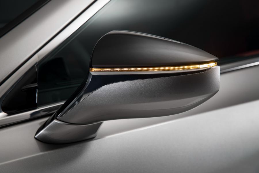 Детали экстерьера Lexus ES350 F-Sport 2018 года  (NA) (фото 36 из 47)